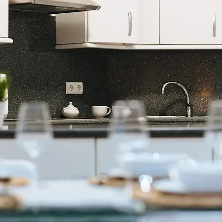 Holi-rent Lanza Apartment Seville